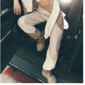 ALO Yoga Make Waves Sweatpant in Ivory/Bone/Gravel Size XS